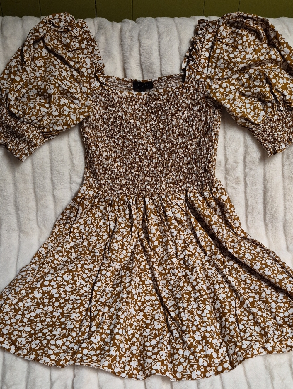 Smocked Puff-Sleeve Women's Dress in Brown Floral